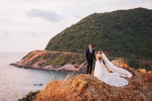 10 năm yêu nhau chưa từng được nhận 1 bó hoa, cô nàng vẫn quyết theo chàng về dinh 10 năm yêu nhau chưa từng được nhận 1 bó hoa, cô nàng vẫn quyết theo chàng về dinh